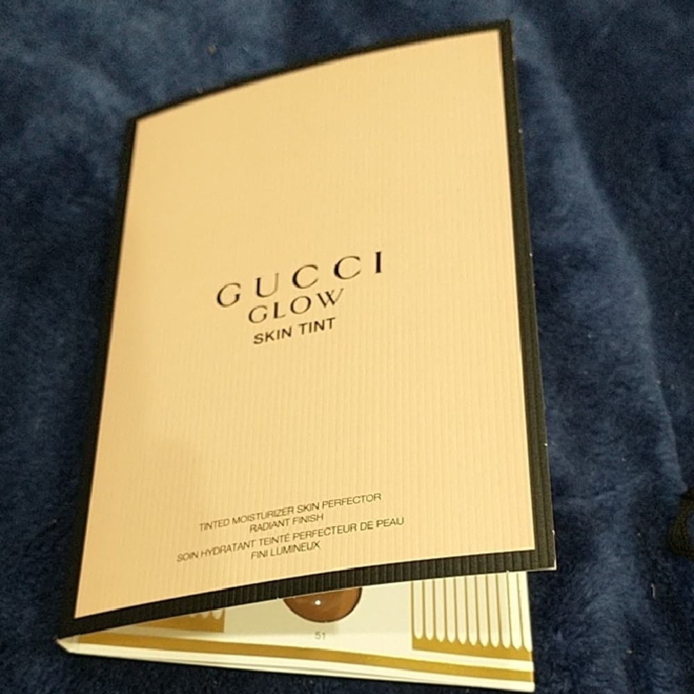 Gucci Glow Skin Tint Sample Booklet – Beige and Black